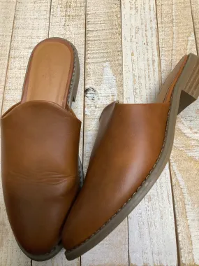 Brown Shoes Flats Universal Thread, Size 5.5