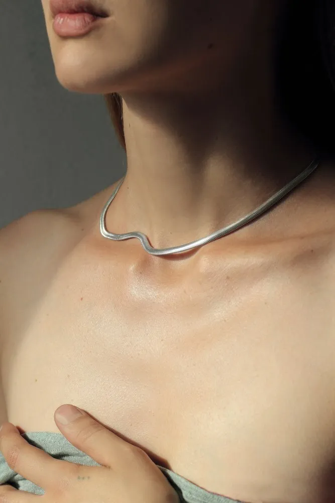 CURVE NECKLACE