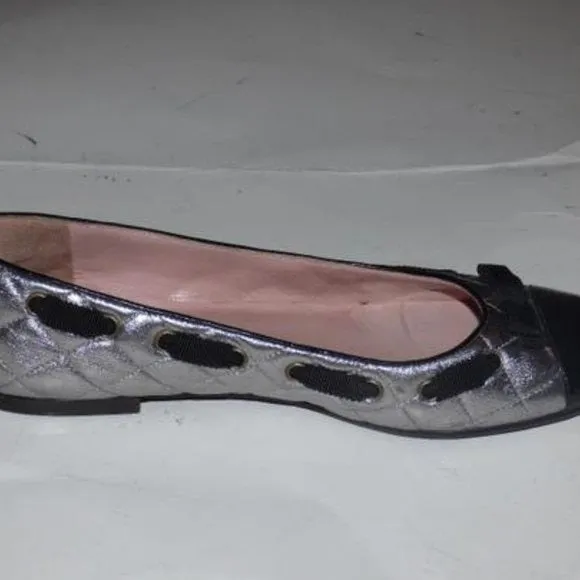Marc Jacobs size 7 quilted silver leather & black patent leather flats