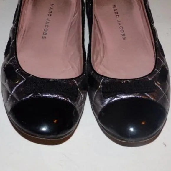 Marc Jacobs size 7 quilted silver leather & black patent leather flats