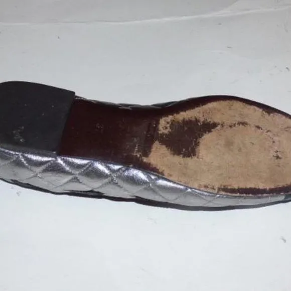 Marc Jacobs size 7 quilted silver leather & black patent leather flats